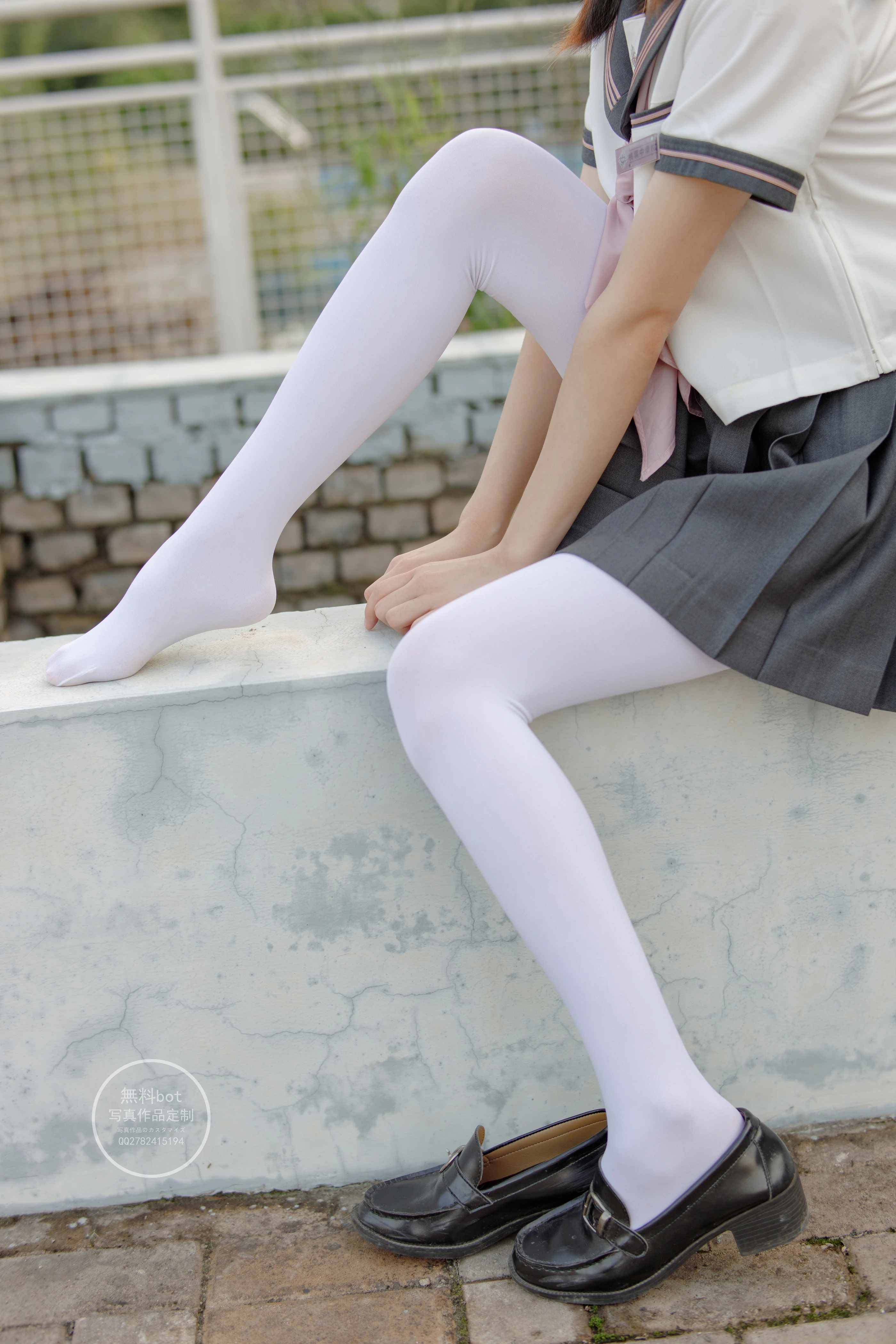 森萝财团 有料006  依依 户外白丝JK制服 [90P]插图2